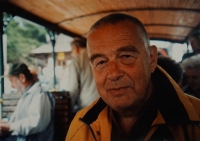 Pamětník Vladimír Klíma na fotografii z Afriky, kde působil jako velvyslanec v letech 1995 až 1999.