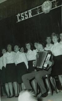 The Greek Choir of Gold Mountain in 1967. In the middle of Zacharol Jordanid
