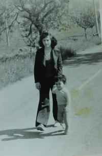 Zacharula Jordanidu with her son in Zlaté Hory