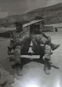 Moya durante su misión en Angola, 1989