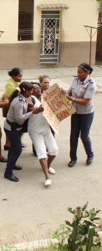 Moya's couple Berta Soler during the repressions against the Ladies in White
