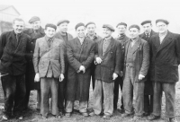 V dolech v Kladně. Návštěva závodního výboru rozhlasu v roce 1950.