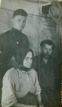 Rodiče Savka a Lukija Radenko se synem Alexandrem 