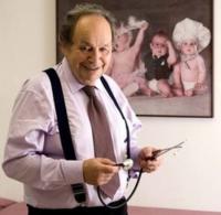 Miloš Velemínský ve své ordinaci, Třeboň, 2016