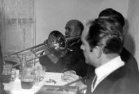 Janza hudebník - 1. zleva s trubkou