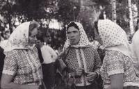 Slavnost vinobraní, Věra s kamarádkami