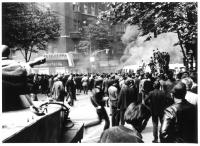 Dav na rohu ulice Italská a Vinohradská, 21. srpna 1968