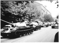 Sovětské tanky na Vinohradské třídě, 21. srpna 1968