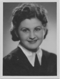 Sestřenice Rita Grünwaldová v roce 1939