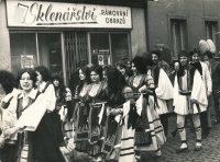 Pamětník organizoval folklórní festivaly, snímek ze 70. let z Jeseníku