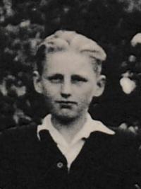 Dobová fotografie z gymnázia