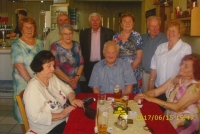 Na fotografii se spolužáky z Gymnázia Jiřího Wolkera, v horní řadě čtvrtý zprava, 2017