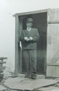 Otec Ferdinand Franc v roce 1946
