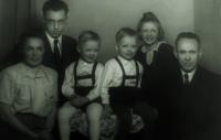 The family of Čechák. From left: mother, brother Vladimír, brother Pavel, Jiří, sister Eva and father.