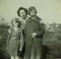 Miluše Dědková with daughters