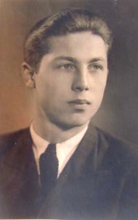 Zdeněk Hejmala, maturitní foto, 1945
