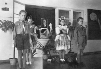 Alois Láznička junákem / první zprava / 1948