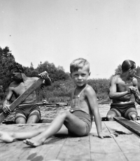 Alois Láznička na rybníce / počátek války