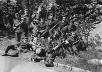 Alois Láznička na vojně (první řada, první zprava) / Praha / 1958