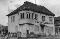 Dům Stehlíčkových v Bojkovicích po bombardování / duben 1945