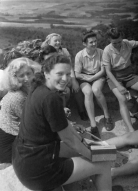 Dagmar Urbánková on a trip with schoolmates in 1944