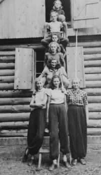 Dagmar Urbánková in front, photo from a trip to Kumburk in 1944