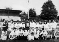 Turnaj o perníkové srdce, TJ Slavia Praha, Jaroslava první zprava nahoře v černém, Helena Jindáčková druhá dívka zprava nahoře, Praha, 1965-67