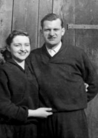 Sister of her husband Hana Řezníčková (Buxbaum) with her husband