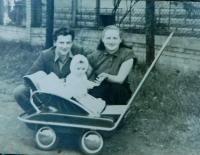 Sestra manžela Ilsa Chromá (Buxbaumová) s manželem v Kyjově