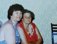 Vpravo Věra Buxbaumová