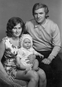 Jaroslav Kukol s manželkou a dcerou / 1976