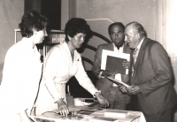 Sjezd abstinentů na protialkoholním oddělení v psychiatrické léčebně Dobřany 1985.