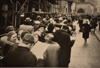Fotografie z pohřbu Jana Palacha pořízená Zdeňkou Formánkovou