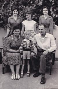 1961 - celá rodina pohromadě, rodiče a sourozenci