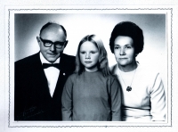 Strýc Kári Valsson s dcerou Ellou a ženou Ragnou, počátek 70. let