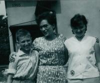 Anna Hyndráková s dětmi, šedesátá léta
