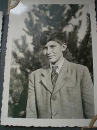 Oskar in 1942