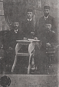 Dědeček Estreicher (druhý zleva)