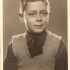 Asaf Auerbach v 11 letech, fotografie do pasu v roce 1939 před odjezdem do Anglie