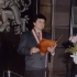 Roman Vlasák jako oddávající na městském úřadě (počátek 90. let)
