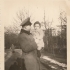 Tatínek na dovolené během války, rok 1943. Na fotografii malý Karel Walter s tatínkem