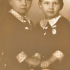 Gertruda Milerská (vpravo) se svou starší sestrou Hanne na konci 30. let
