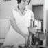 Eva Kodadová při práci v Hornické nemocnici s poliklinikou v roce 1975