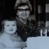 Jitka Vávrová na začátku 70. let 20. století se svou tetou Anežkou Karasovou, sestrou popraveného Antonína Zavřela