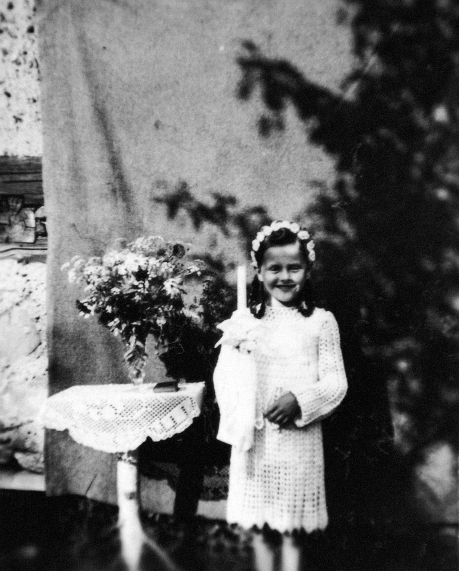 Annemarie Goschala am Tag ihrer Erstkommunion