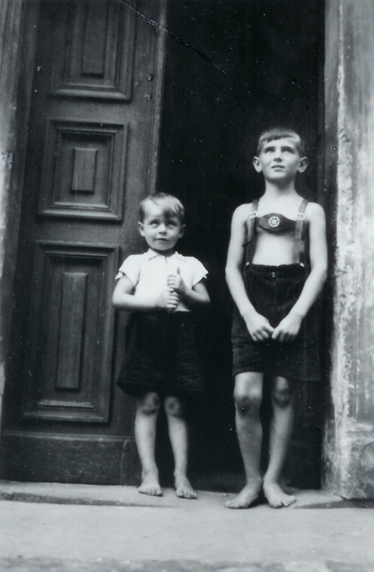 Otto Peschka s kamarádem Heinzem v Děčíně, asi rok 1940, nebo 1941