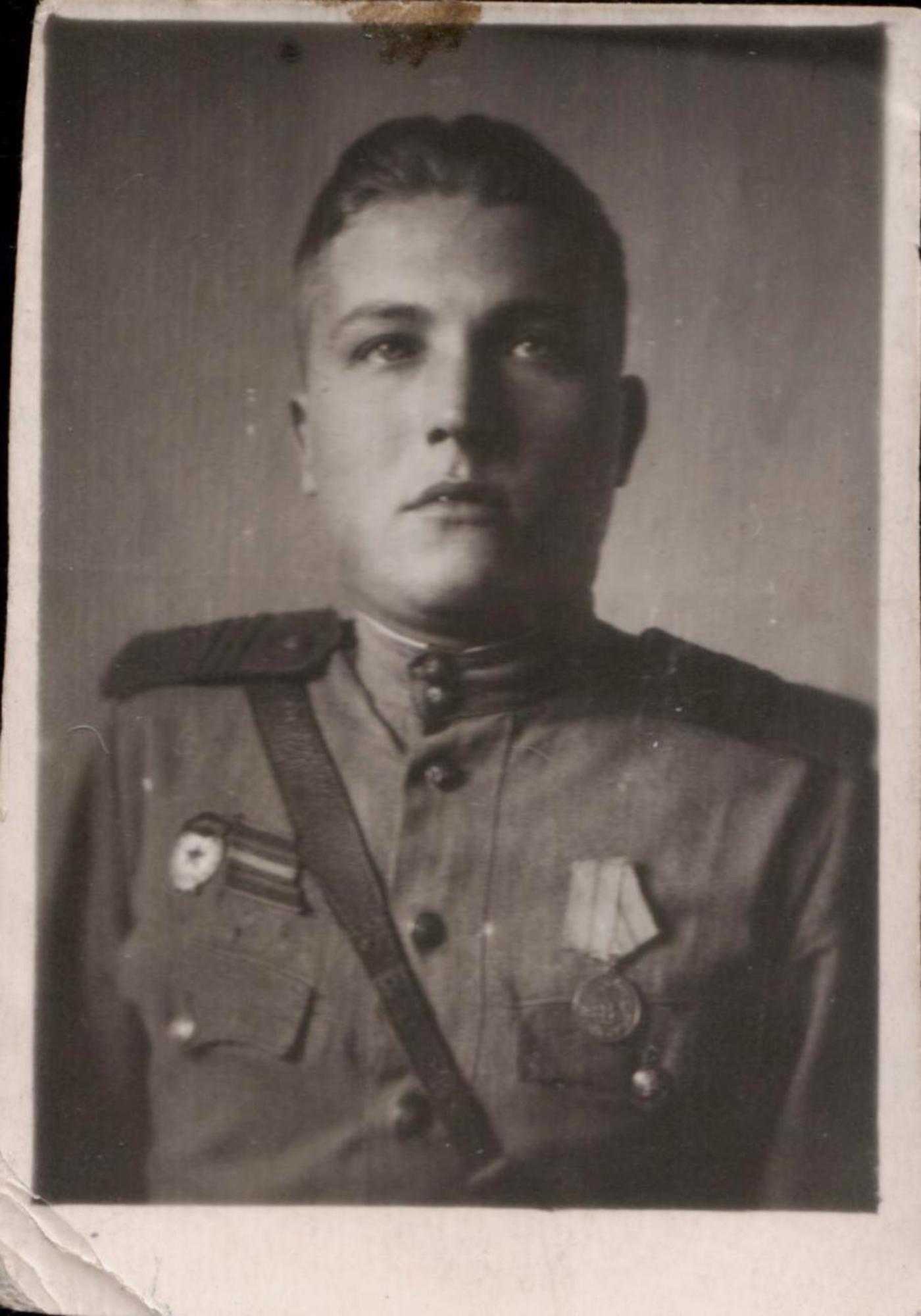 Vasil Korol krátce po zranění 1944, v ruské uniformě