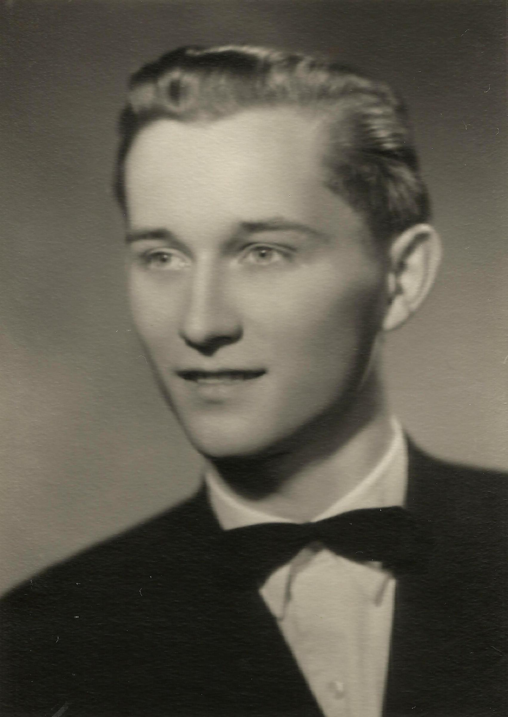 Fotografie na maturitní tablo Prokopa Šmirouse z roku 1958 krátce před jeho vyloučením ze školy