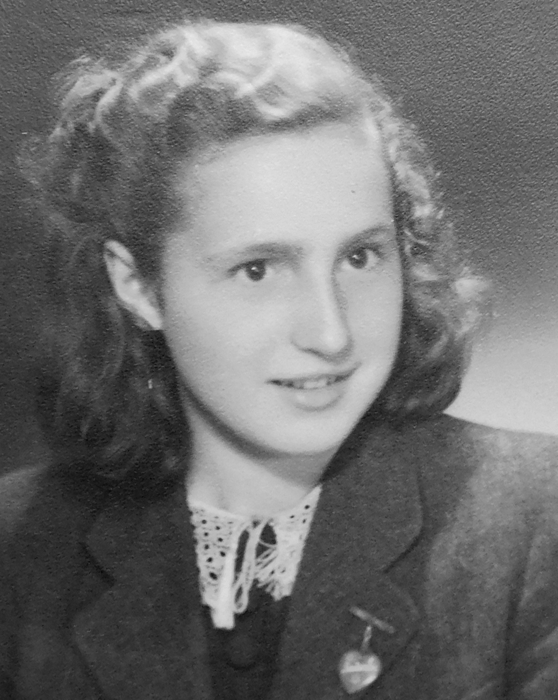 Radoslava Knápková (Brovjáková) v roce 1944