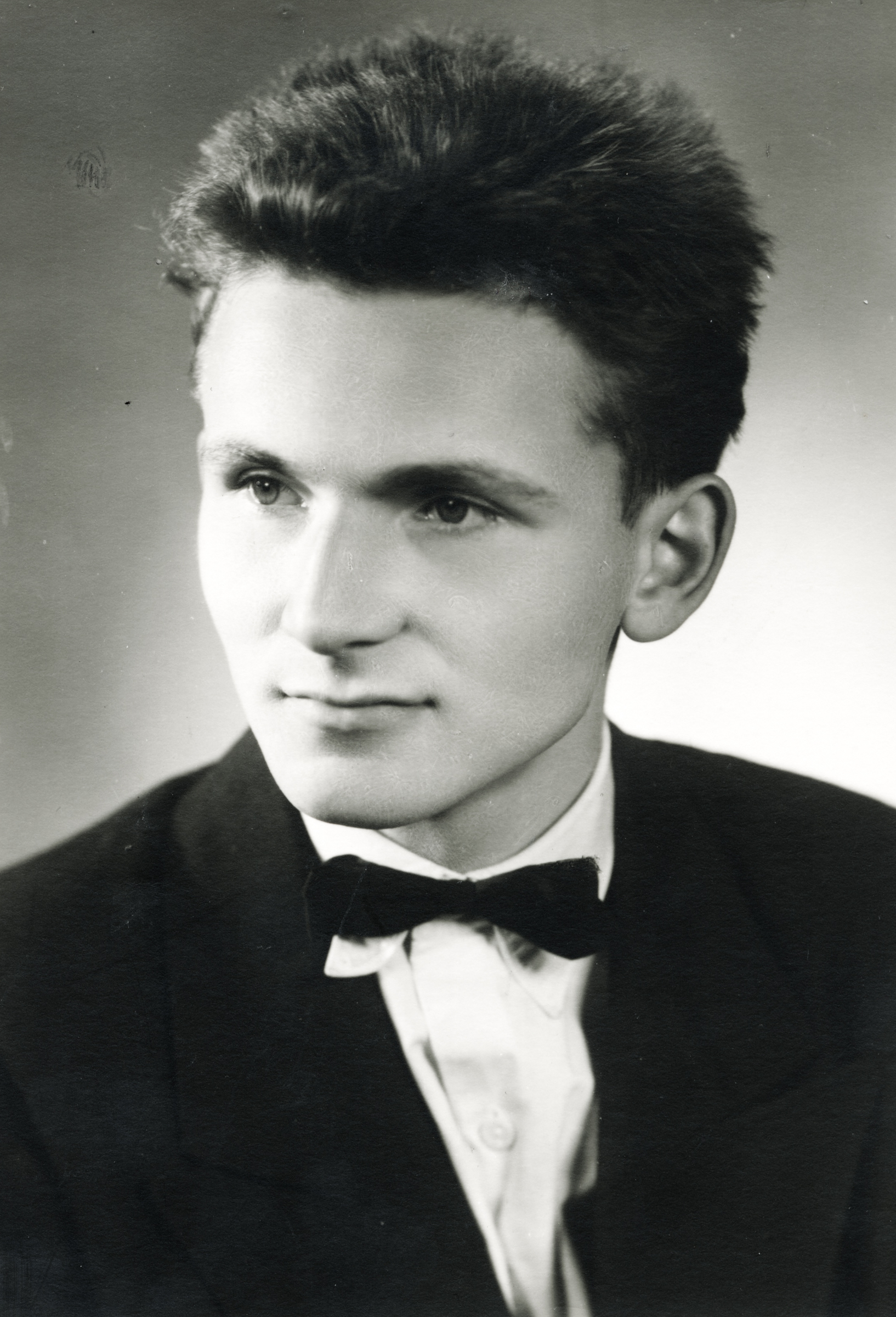 Osmnáctiletý František Lízna, maturitní foto, Jevíčko